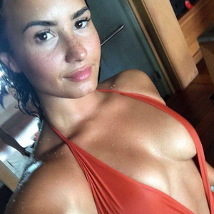 Demi Lovato leaked pics